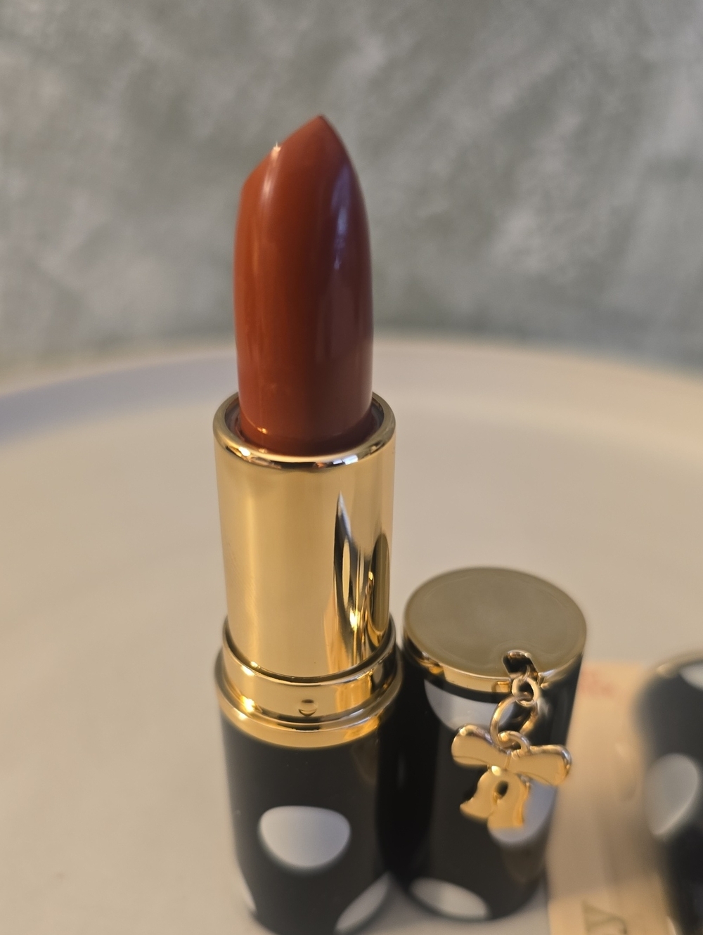 Charm Lipstick Color Brown Sugar Spice, Black Case With Bow Charm